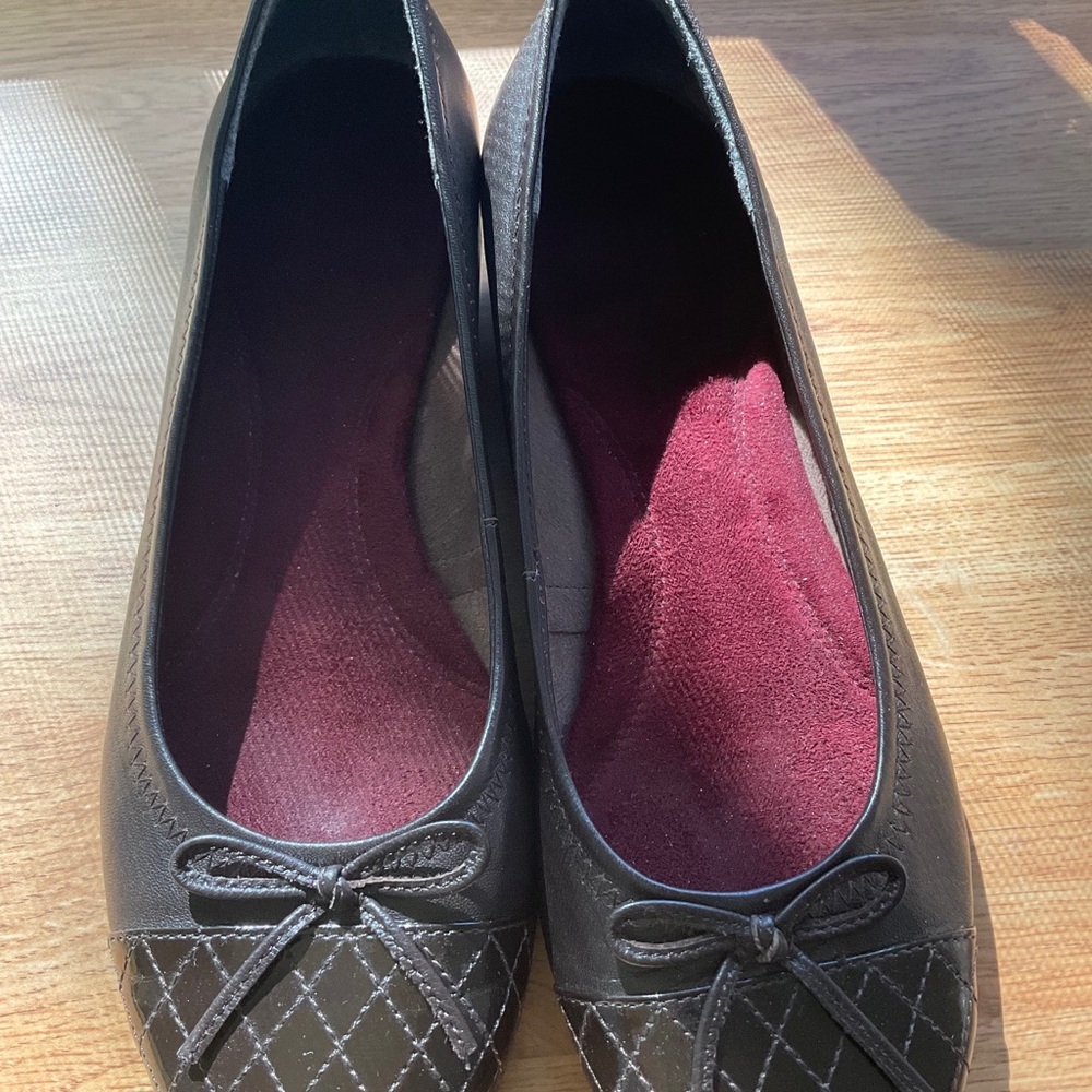 AEROSOLES Brown Quilted Ballet Flats with Burgundy Insole